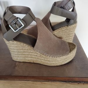 Marc Fisher wedge, size 8, taupe suede